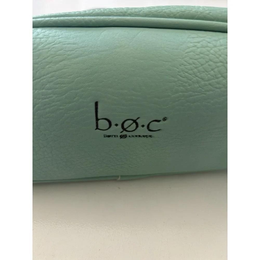 BOC Crossbody Purse Mint Green. Plenty of Compartments